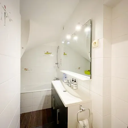 Lägenhet Grand Avec Jardin Privatif A