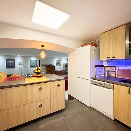 Grand Avec Jardin Privatif A