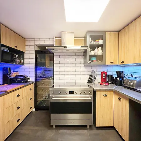 Grand Avec Jardin Privatif A