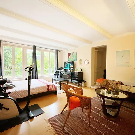 Grand Avec Jardin Privatif A Paris