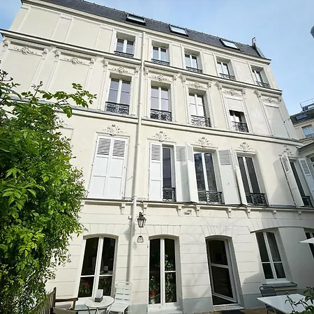 Grand Avec Jardin Privatif A