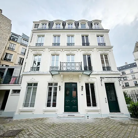 Grand Avec Jardin Privatif A *