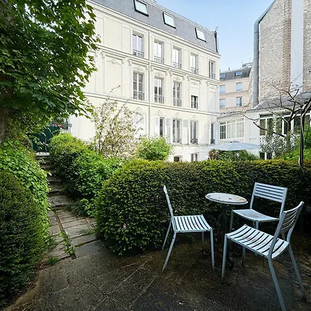 Grand Avec Jardin Privatif A Paris