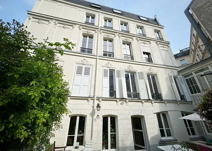 Grand Avec Jardin Privatif A